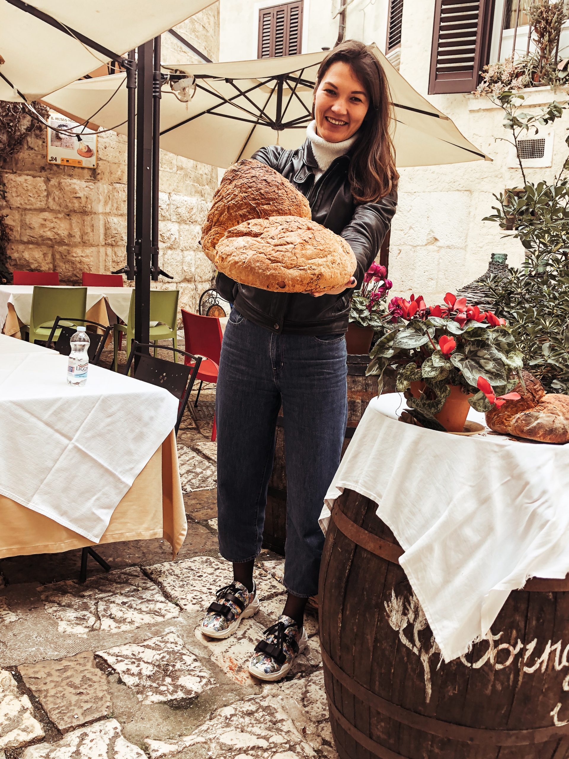 Puglia cuisine what to eat, altamura bread