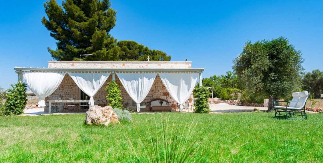 trulli feetoutofbed puglia rent trulli feetoutofbed puglia rent